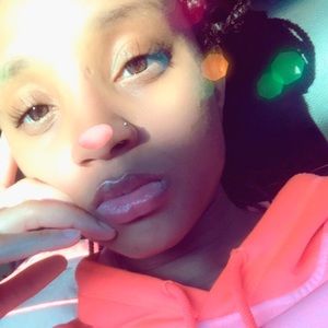 Meet your Posher, Kenisha